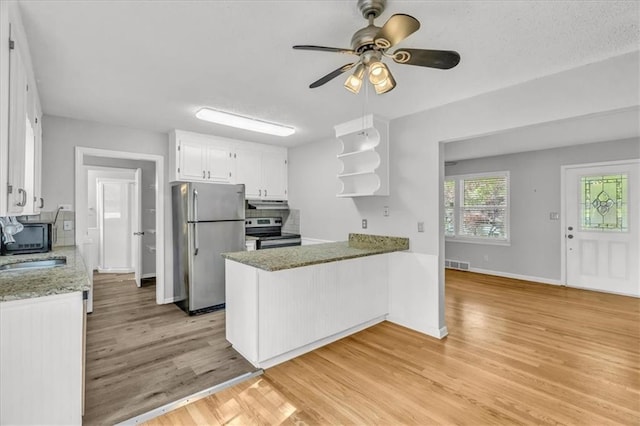 7934 Maple St, Prairie Village, KS 66208 - kitchen featuring stainless steel appliances, a peninsula, ceiling fan, white cabinetry, and light wood-style floors