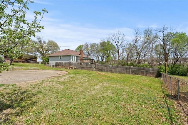 10401 Cypress Dr, Kansas City, MO 64137 - view of yard with fence
