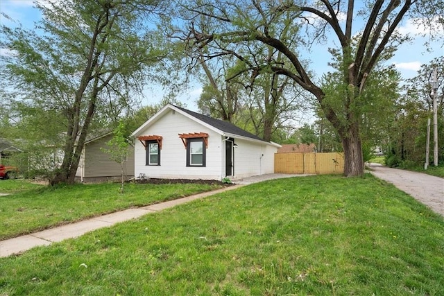 15015 E Truman Rd, Independence, MO 64050 - view of front of house featuring fence and a front yard