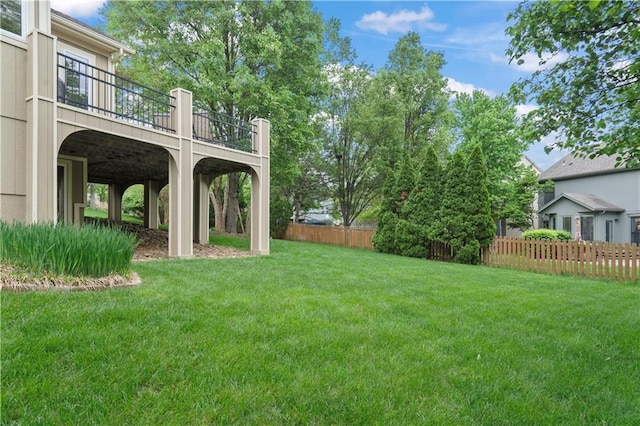 view of yard featuring fence