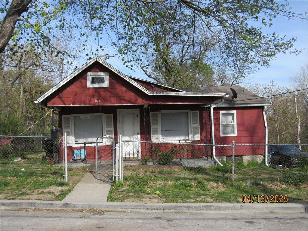 1631 N 32nd St, Kansas City, KS 66102 - photo 1