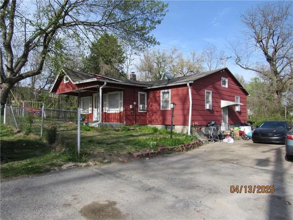 1631 N 32nd St, Kansas City, KS 66102 - photo 2