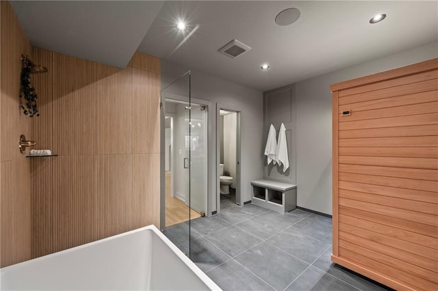 full bathroom featuring visible vents, toilet, recessed lighting, a freestanding bath, and tile patterned floors