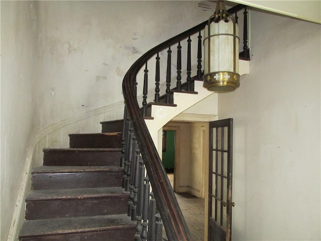 820 Custer St, Trenton, MO 64683 - view of staircase