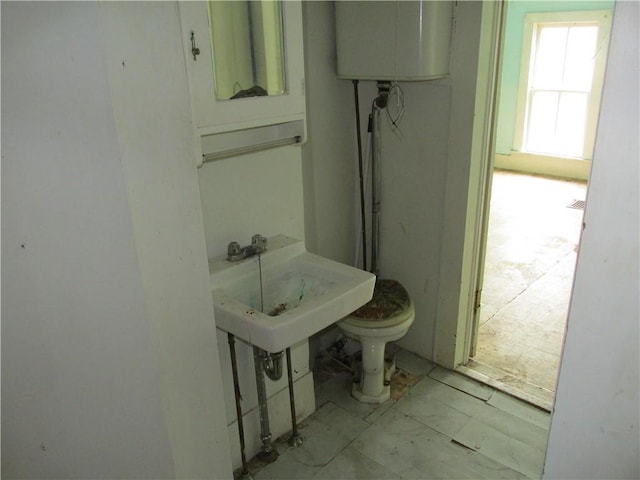 820 Custer St, Trenton, MO 64683 - half bath featuring toilet, a sink, and water heater