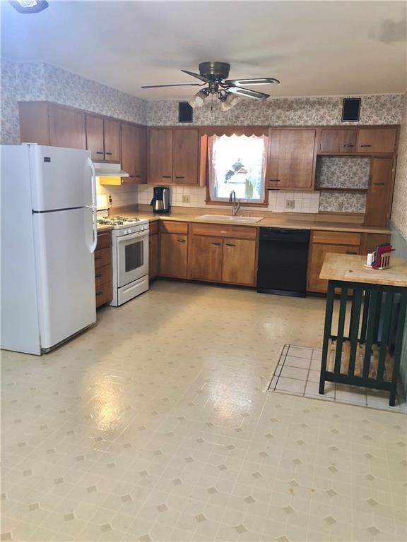 3305 S 33rd Ter, Saint Joseph, MO 64503 - photo 3