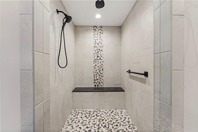 full bath with a tile shower and recessed lighting