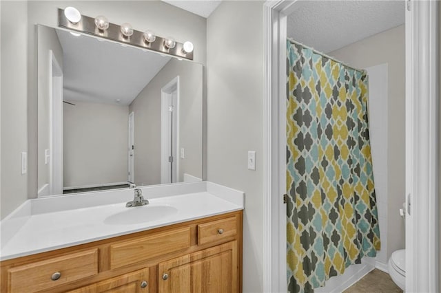full bath with vanity, toilet, and a shower with shower curtain