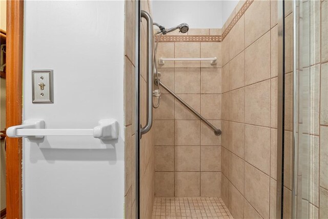 9629 N Locust Dr, Kansas City, MO 64155 - bathroom with a stall shower