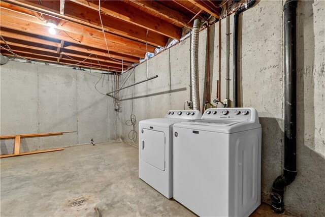 9629 N Locust Dr, Kansas City, MO 64155 - laundry room featuring laundry area and washing machine and dryer