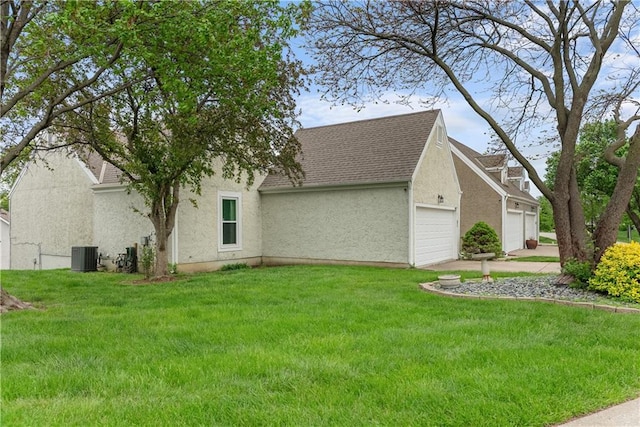 9629 N Locust Dr, Kansas City, MO 64155 - view of side of property with an attached garage, a shingled roof, stucco siding, and a yard