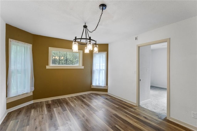 628 S Mulberry St, Ottawa, KS 66067 - empty room with a chandelier, wood finished floors, and baseboards