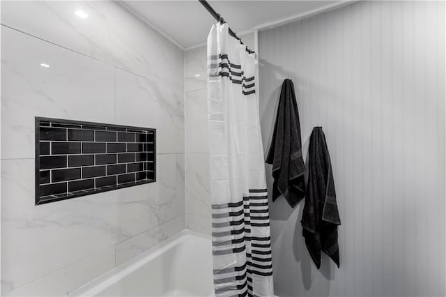 628 S Mulberry St, Ottawa, KS 66067 - full bath featuring shower / tub combo