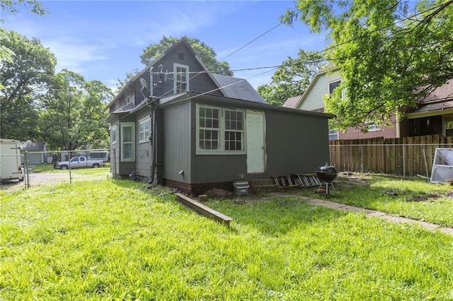 628 S Mulberry St, Ottawa, KS 66067 - rear view of house with entry steps