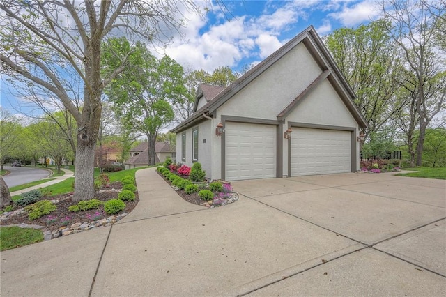 4411 N Mulberry Dr, Kansas City, MO 64116 - view of side of property featuring stucco siding
