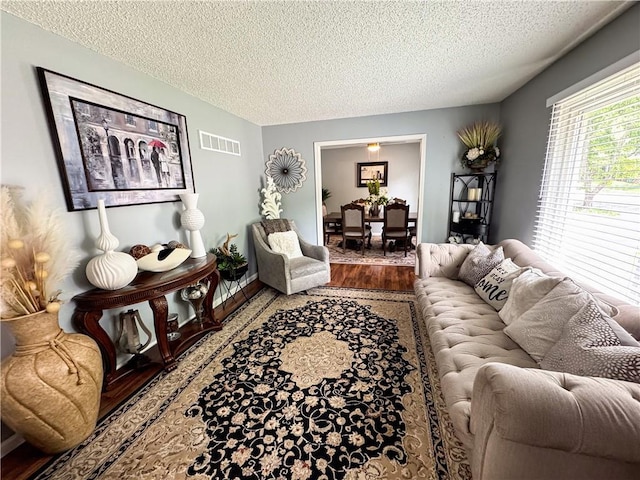 4024 NE 59th Ter, Gladstone, MO 64119 - living area featuring a textured ceiling, visible vents, and wood finished floors