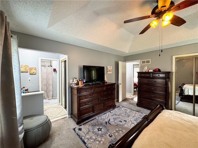 4024 NE 59th Ter, Gladstone, MO 64119 - bedroom with carpet floors, baseboards, ceiling fan, and visible vents