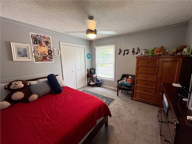 4024 NE 59th Ter, Gladstone, MO 64119 - bedroom with a closet, a ceiling fan, a textured ceiling, and light carpet