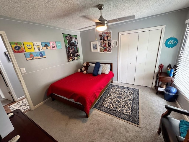 4024 NE 59th Ter, Gladstone, MO 64119 - bedroom featuring carpet floors, a textured ceiling, ceiling fan, and a closet