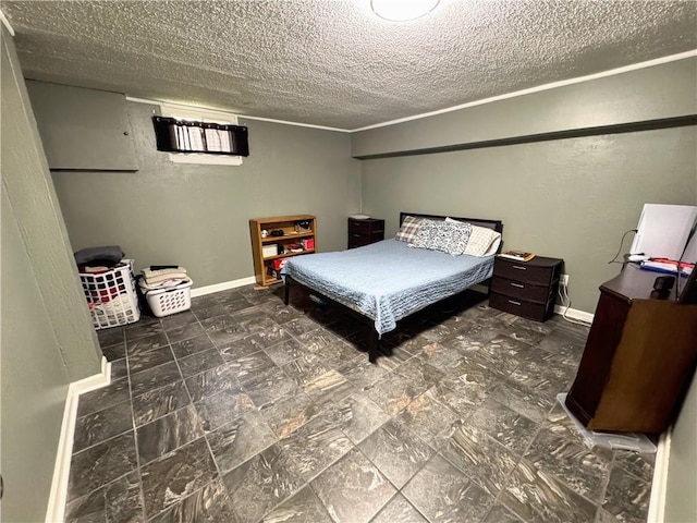 4024 NE 59th Ter, Gladstone, MO 64119 - bedroom featuring baseboards and a textured ceiling