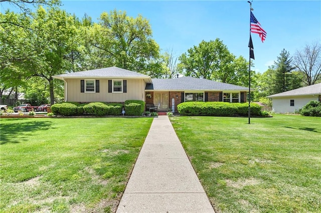 1303 Vilas St, Leavenworth, KS 66048 - tri-level home with a front yard