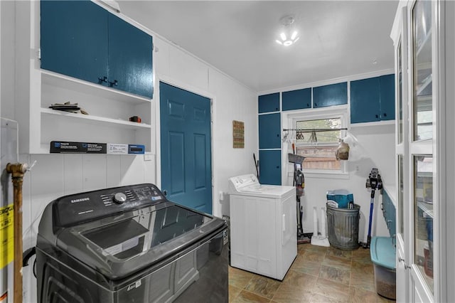 524 Truman St, Pomona, KS 66076 - laundry area with stone finish flooring and washing machine and dryer