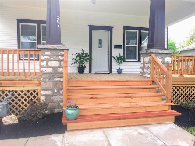 507 N Pearl St, Paola, KS 66071 - property entrance featuring a porch