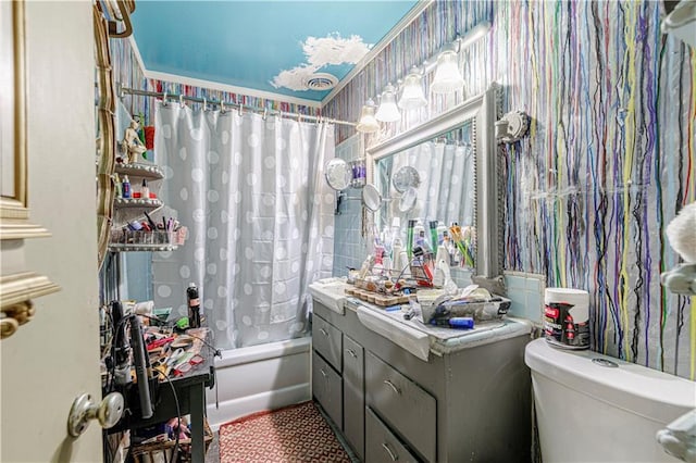 636 S Fuller Ave, Independence, MO 64052 - bathroom featuring shower / tub combo with curtain, vanity, and toilet