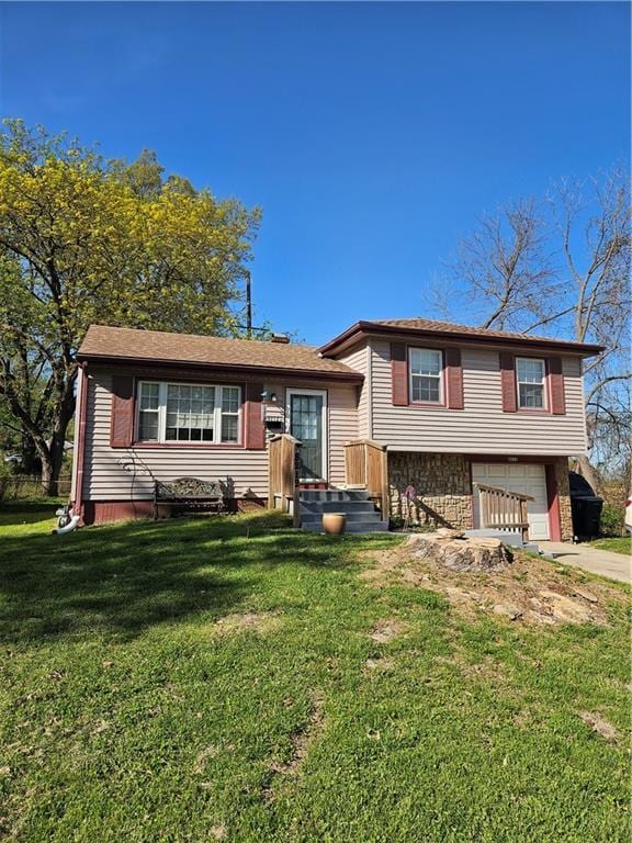 8212 NE 51st St, Kansas City, MO 64119 - split level home with driveway, a front lawn, and a garage