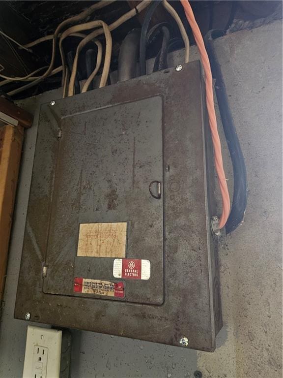 8212 NE 51st St, Kansas City, MO 64119 - view of utilities