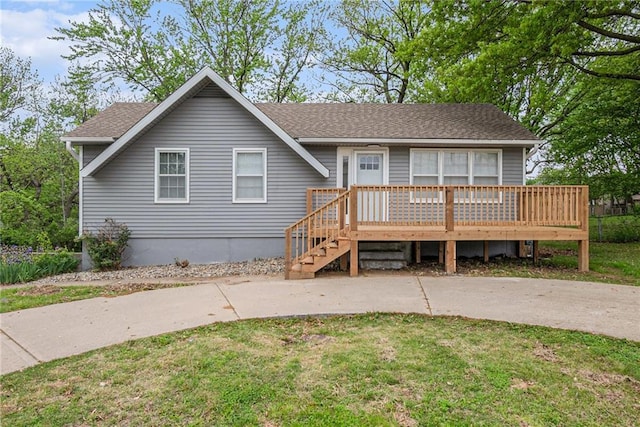 321 22nd Street Ter, Blue Springs, MO 64015 - view of front of home featuring a shingled roof, a deck, and a front yard
