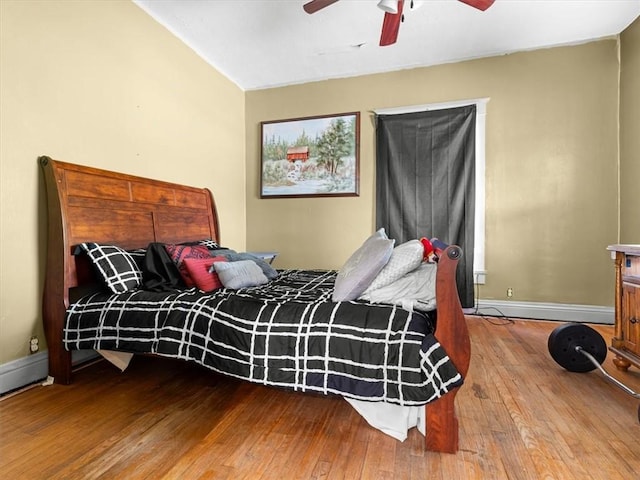 bedroom with hardwood / wood-style floors, baseboards, and ceiling fan