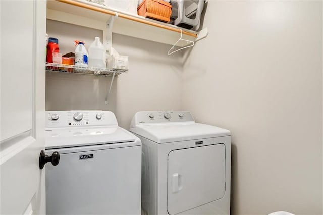 925 SW Ovation Dr, Lees Summit, MO 64081 - clothes washing area featuring laundry area and washing machine and clothes dryer