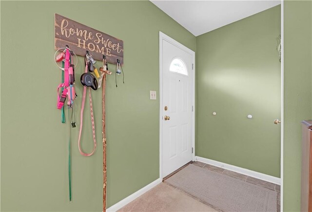 1003 Leone Ave, Sedalia, MO 65301 - entrance foyer with baseboards