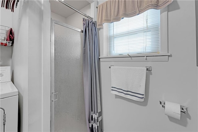 1003 Leone Ave, Sedalia, MO 65301 - full bath with washer / clothes dryer and a stall shower