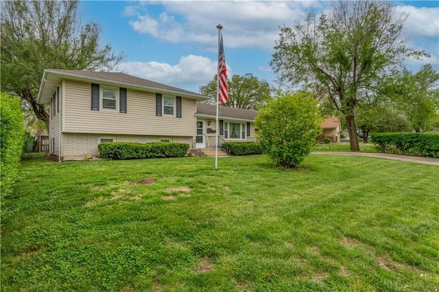 1003 Leone Ave, Sedalia, MO 65301 - tri-level home with a front lawn