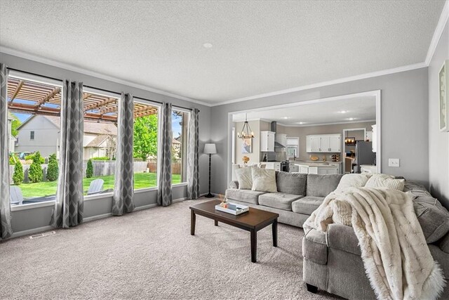 living area featuring a textured ceiling, visible vents, crown molding, a chandelier, and light carpet