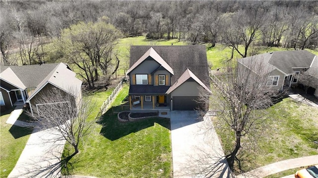 birds eye view of property featuring a wooded view