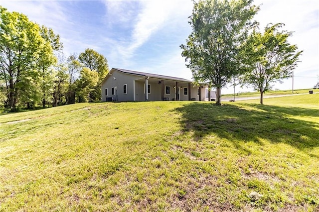 view of front of house with a front lawn
