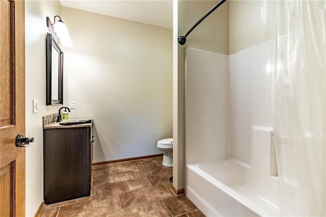 bathroom with toilet, baseboards, vanity, and shower / bath combo with shower curtain