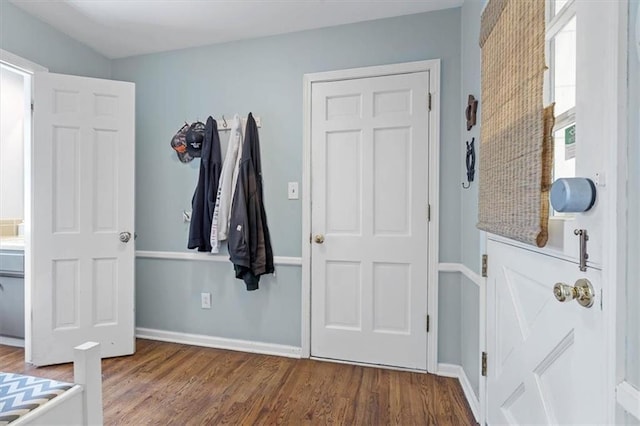 9817 Cedar St, Overland Park, KS 66207 - foyer entrance featuring wood finished floors and baseboards