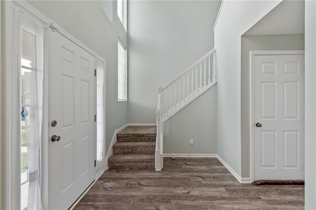 7912 N Poplar Ct, Kansas City, MO 64119 - foyer entrance featuring stairs, dark wood-style floors, and baseboards