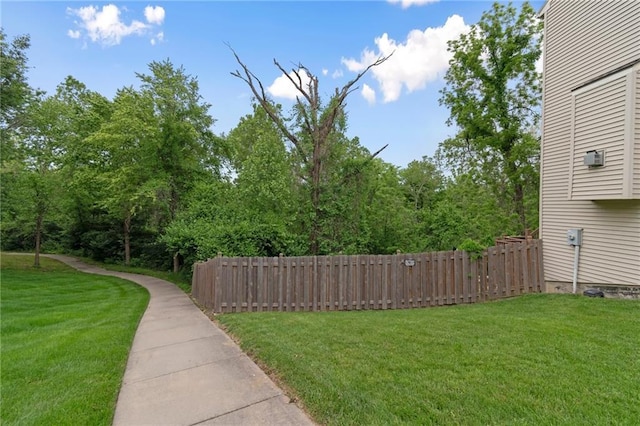 7912 N Poplar Ct, Kansas City, MO 64119 - view of yard
