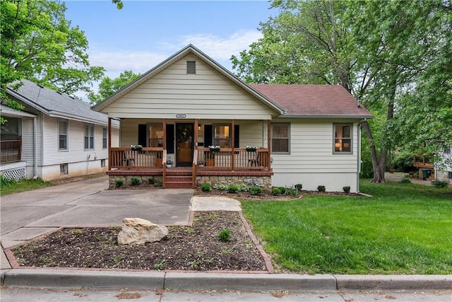 2521 W 47th Ter, Westwood, KS 66205 - view of front of home featuring covered porch, a front yard, and a shingled roof