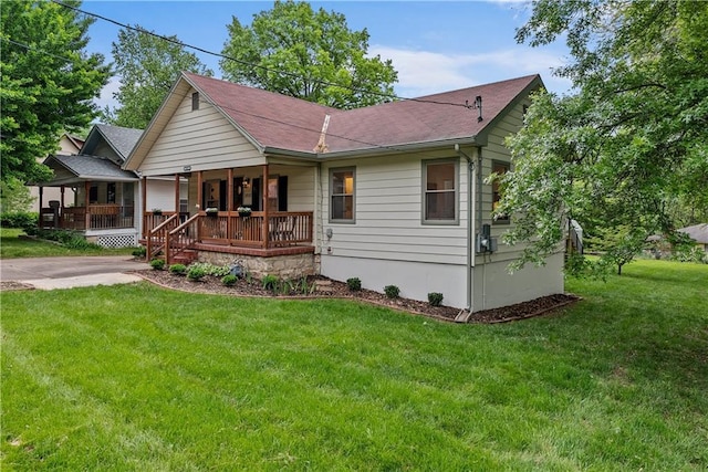 2521 W 47th Ter, Westwood, KS 66205 - ranch-style house featuring covered porch, a front yard, and a shingled roof