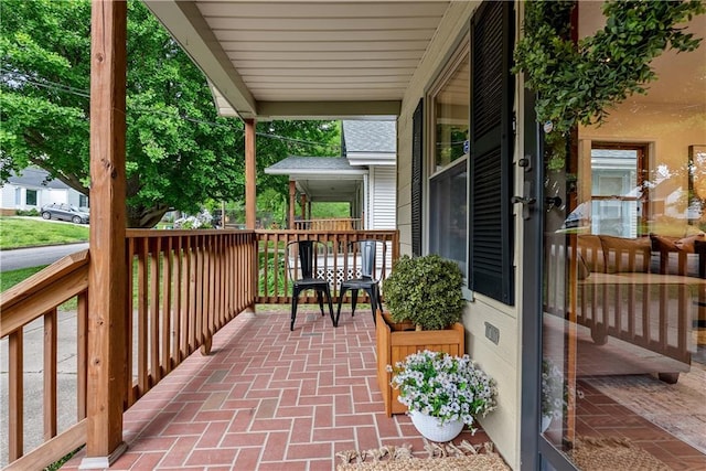 2521 W 47th Ter, Westwood, KS 66205 - view of porch