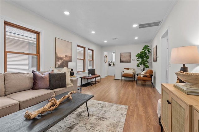2521 W 47th Ter, Westwood, KS 66205 - living area featuring light wood-type flooring, crown molding, baseboards, and recessed lighting