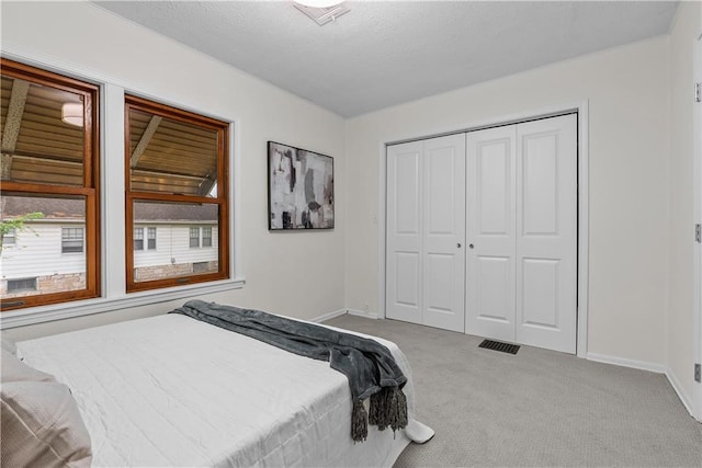2521 W 47th Ter, Westwood, KS 66205 - bedroom featuring carpet floors, baseboards, a closet, and a textured ceiling
