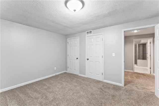 4504 NE 60th Ter, Kansas City, MO 64119 - unfurnished bedroom with a textured ceiling, carpet, baseboards, visible vents, and a closet