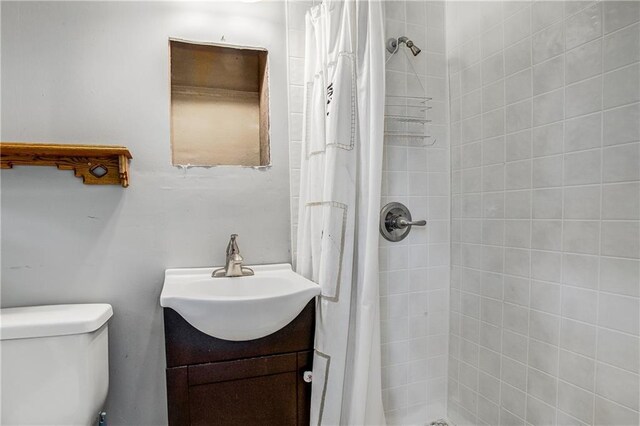 2806 S Whitney Ave, Independence, MO 64057 - bathroom featuring vanity, tiled shower, and toilet